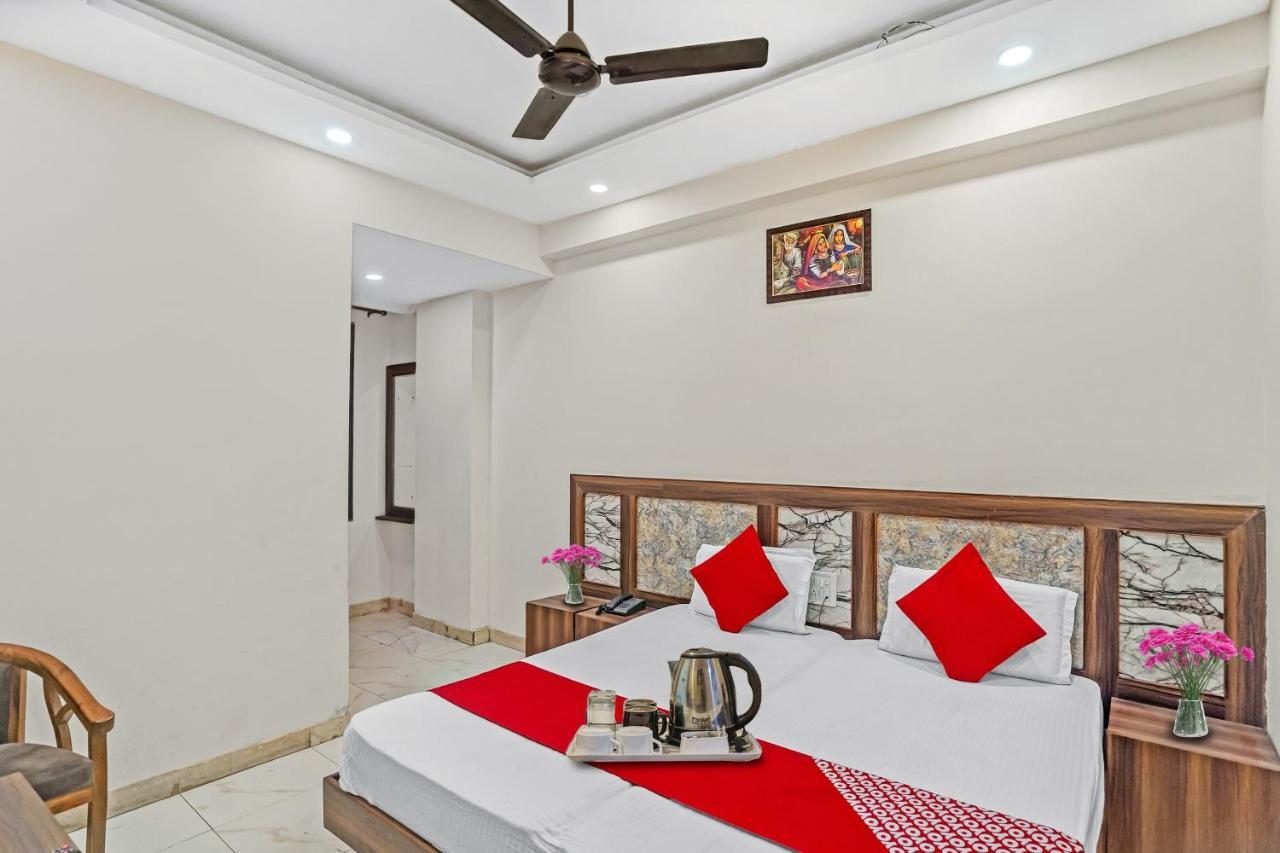 Oyo 88326 Hotel Cloud 9 Nueva Delhi Exterior foto