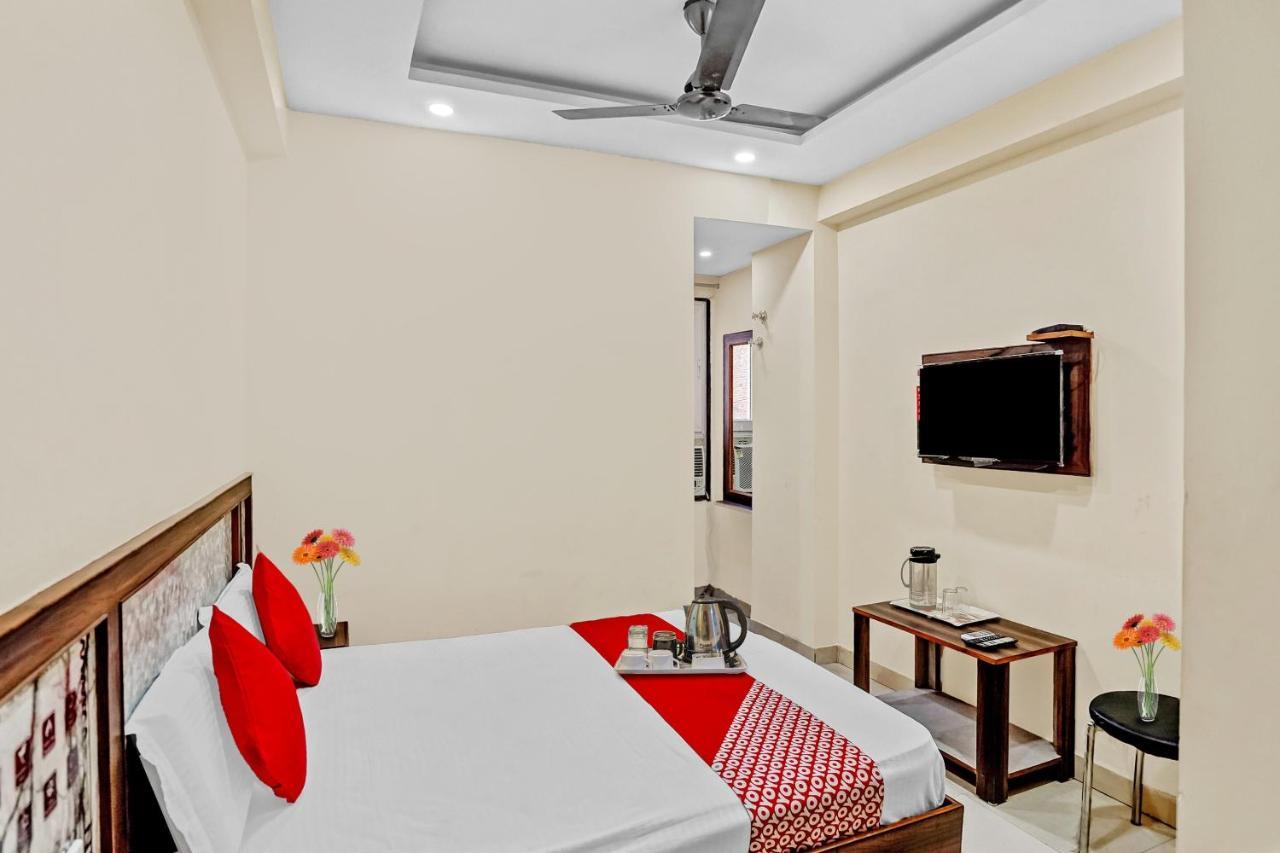 Oyo 88326 Hotel Cloud 9 Nueva Delhi Exterior foto